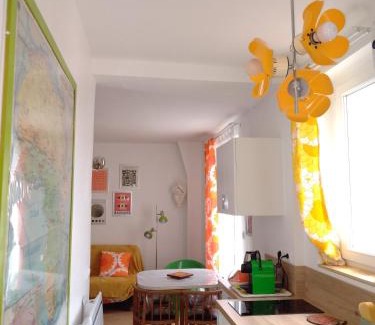 Esbly Apartment | Le vintage, 10 min de Disneyland, 30 min de Paris - 50 m gare- 30 min CDG aéroport