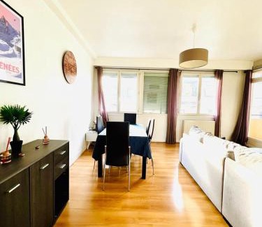 Tarbes Apartment | Le Voltaire -2 chambres- 70m2- HYPERCENTRE-Parking-WIFI FIBRE- Nouvelle literie