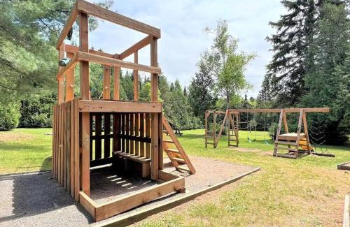 Sainte-Lucie-des-Laurentides House | Le1601 - Le Petit Renard - Chalet spa et plage