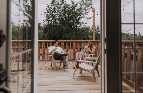 Mont-Tremblant Apartment | #Le80ies - Downtown Rooftop - Free shuttle to ski Mountain