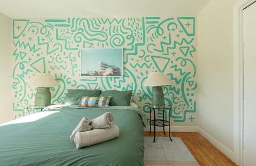 Mont-Tremblant Apartment | #Le80ies - Downtown Rooftop - Free shuttle to ski Mountain