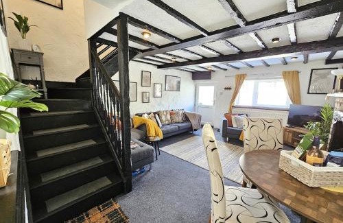 Stainburn House | Leaf Tree Cottage, close to Coast, Lakes and Fells