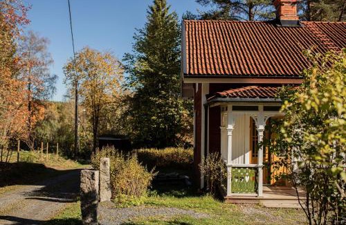 Smedjebacken House | LeafCottage B&B and Sauna, 25 min from Romme Alpine