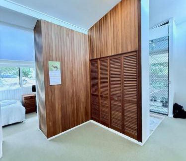 Ferny Hills House | Leafy 3-Bedroom Escape to Nature-Air Conditioned with Smart Entry