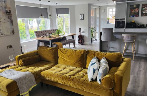 Havering Apartment | Leafy Luxury London Apartment