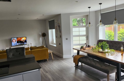 Havering Apartment | Leafy Luxury London Apartment