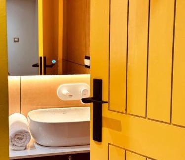 Mahipalpur Extension Apartment | Leafyinn Comfy Loft