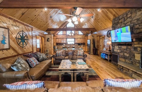 Broken Bow Cabin | Leaping Lizard Lodge | Sleeps 16 | 4 Beds | 3.5 Baths
