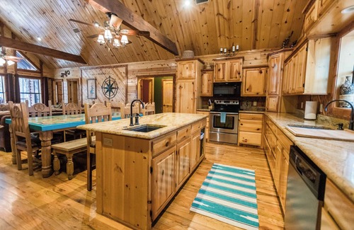 Broken Bow Cabin | Leaping Lizard Lodge | Sleeps 16 | 4 Beds | 3.5 Baths