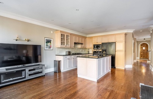 East York House | Leaside Retreat - spacious family home with hotel style amenities