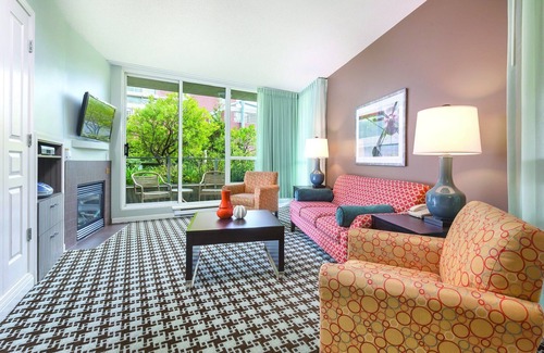 Inner Harbour Resort | Leave your worries at the door!
