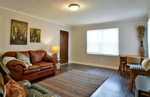 Downtown Omaha Apartment | Leavenworth Apt 1