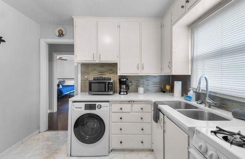 Downtown Omaha Apartment | Leavenworth Park Apt 3-Close to UNMC Blackstone