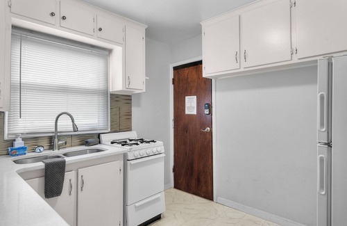 Downtown Omaha Apartment | Leavenworth Park Apt 3-Close to UNMC Blackstone