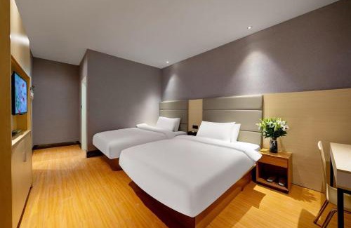 Changning Hotel | Lechao Select Hotel Tianshan Road Weining Road Subway Station Branch