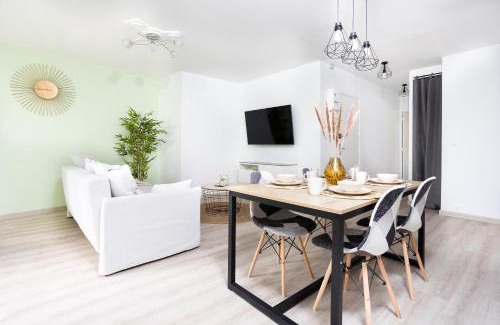 Melun Apartment | LeCosyMelunais : Parking gratuit + Balcon aménagé