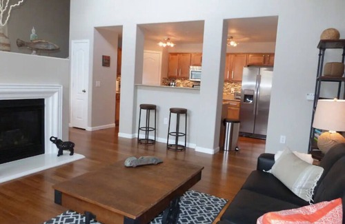 North Natomas House | LeDawn-Next To Airport Downtown Arena Pool SpaGym