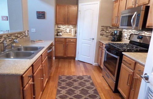 North Natomas House | LeDawn-Next To Airport Downtown Arena Pool SpaGym