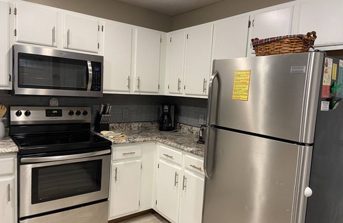 Osage Beach Condo | Ledges Complex - Lake front With Slip Included - Beach and 2 Pools