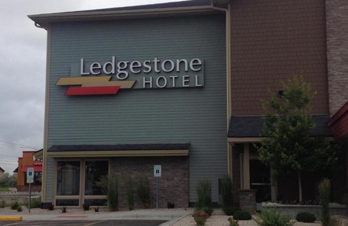 Billings Hotel | Ledgestone Suites Hotel Billings