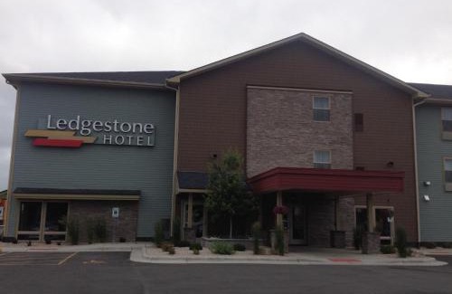 Billings Hotel | Ledgestone Suites Hotel Billings