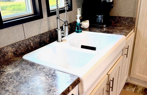 Negreet House | Ledo by the LakenNew cozy 3-bedroom 2 bath home in Many with Boat Launch access