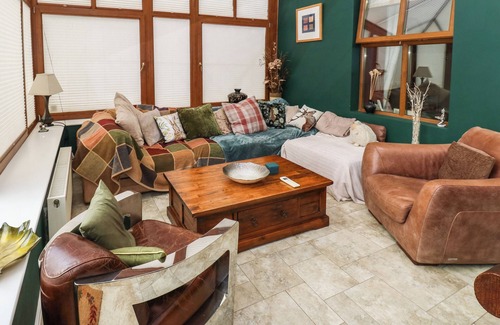 Halifax House | LEE HOUSE FARM, pet friendly, with hot tub in Shibden