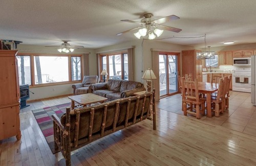 Walker House | Leech Lake Perfect Sand Beach, Flat, Boat Lift, Dock, Kayak, Paddleboat, Garage