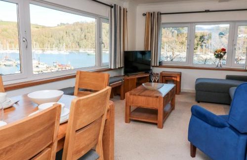 Dartmouth Apartment | Leeward