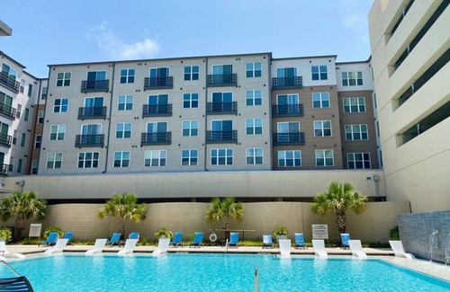 Legacy Park Apartment | Legacy West|Corporate|1Bedroom|Retail View