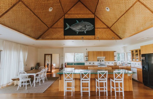 Hamakuapoko House | Legal 3 Bedroom home on a small Haiku farm. Close to beaches and Paia