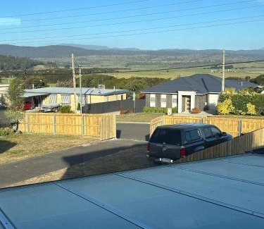 Legana House | Legana Lodge - Your home away from home - Catering for up to 12 guests