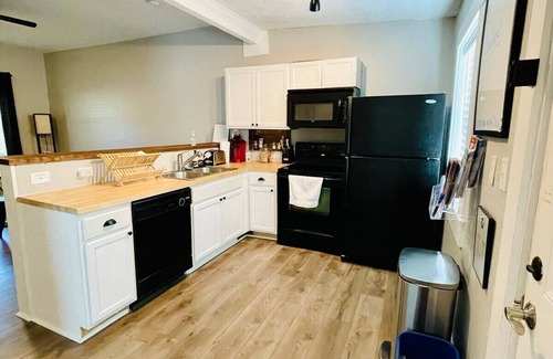 University House | Legend's Orchard-Close to Downtown and Baylor