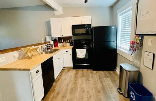 University House | Legend's Orchard-Close to Downtown and Baylor
