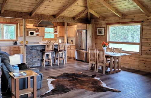 Wapiti House | Legg Ranch House 2 bed 2 bath close to Yellowstone