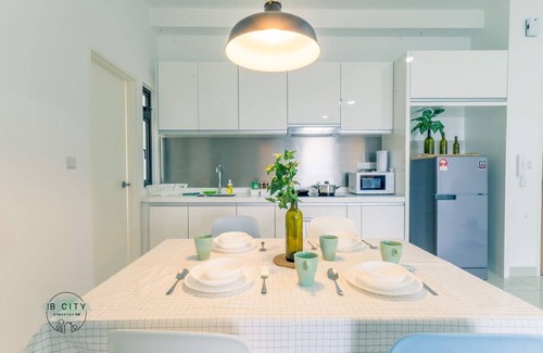 Medini Apartment | Legoland Medini (7pax) Wifi @ JB City Homestay