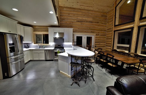 Clawson House | Leigh Creek Log Home With Hot Tub, Great Deck, Access to Yellowstone and Teton