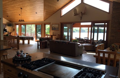 Britt House | Leisure Lodge ~ Amazing Hot Tub View ~ Something For Everyone!