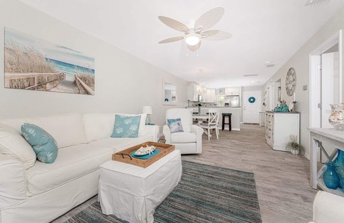 Grove City Condo | Lemon Bay Hidden Gem-10 minutes to Gulf of Mexico