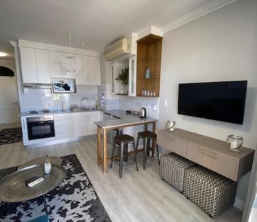 Stellenbosch Central Apartment | Lemon Rind - 205 Oude Hoek