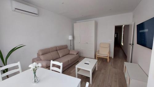 Castello de la Plana Apartment | Lemon Tree Home