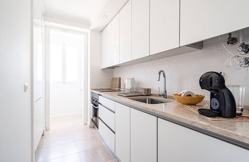 Sao Bento Apartment | Lemongrass Duplex Apartment, WiFi, Lisbon !New!