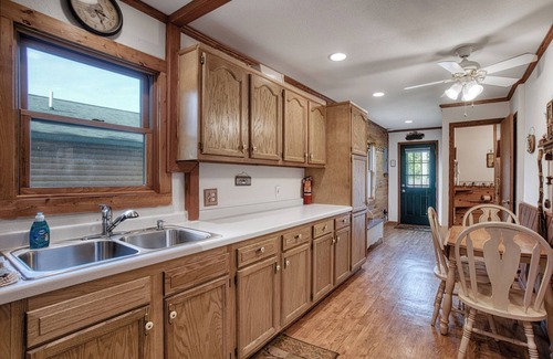 Butternut Cabin | Lena's Northern Pines Resort