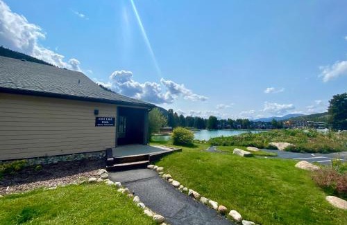 Lakeside Village House | Lenawee 1728 by SummitCove Lodging