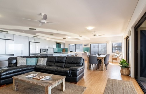 North Creek Apartment | Lennox on the Beach 1