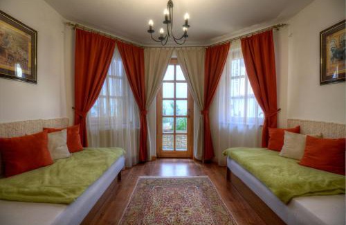 Eger House | Leo Vendeghaz