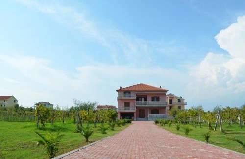 Sakës Villa | LeoHouse