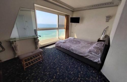 Bat Yam Apartment | Leonardo Arena hotel ,Very luxury suite, high floor, 1st line