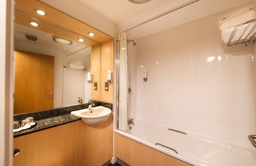 Dyce Hotel | Leonardo Inn Aberdeen Airport
