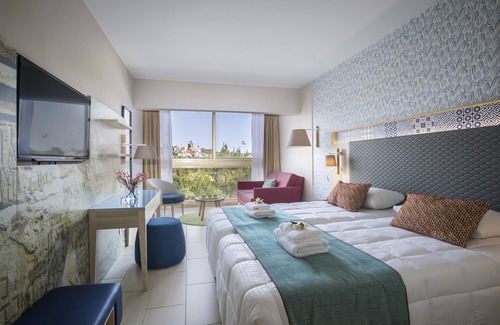 Chlorakas Resort | Leonardo Laura Beach & Splash Resort
